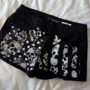 ☠ Skull Shorts size 3